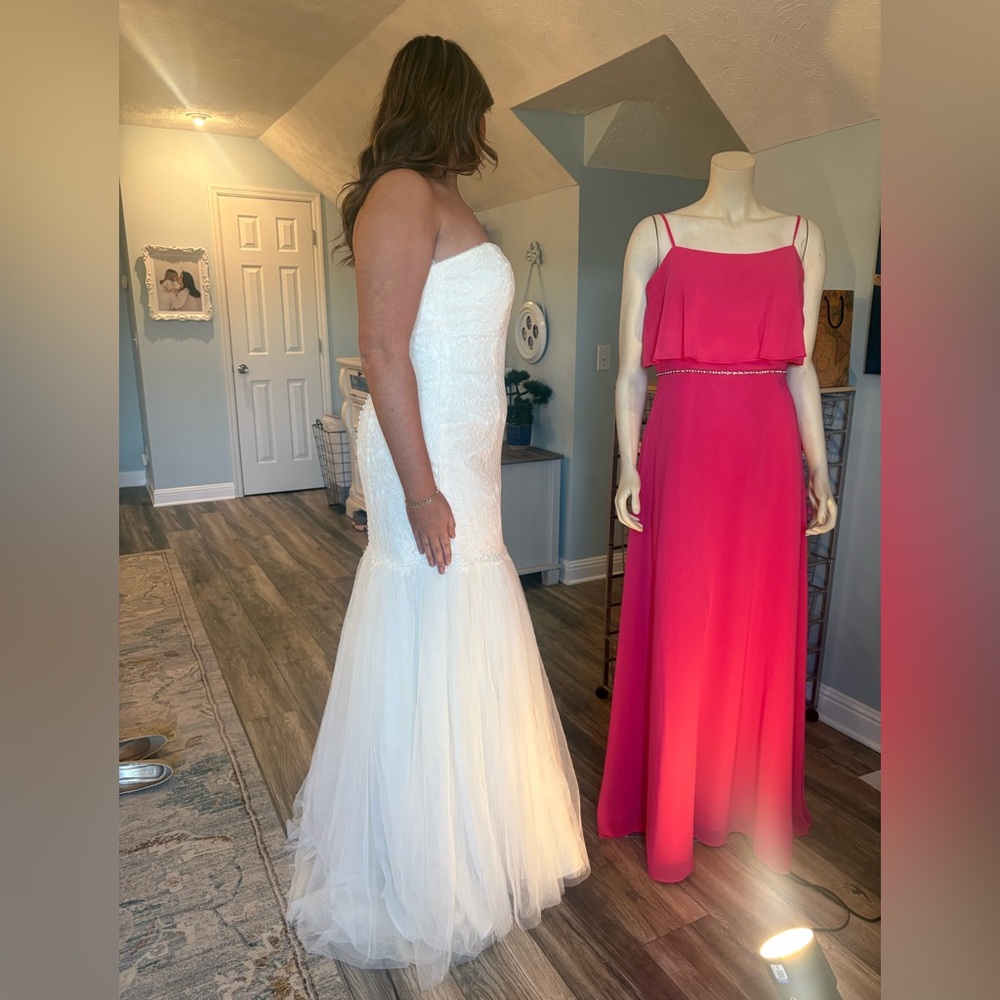 Strapless Ivory Tulle wedding Gown with tulip kankan NWT